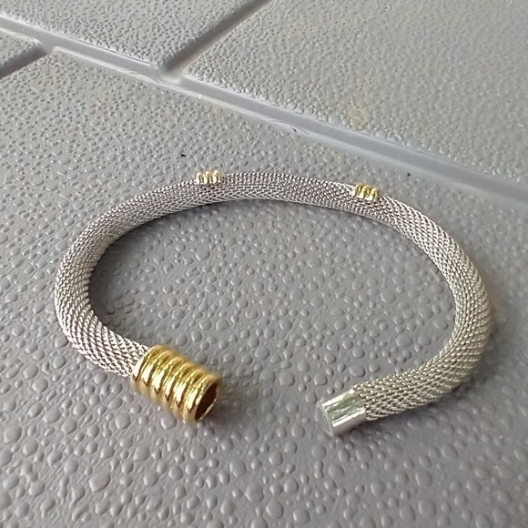 Women's mesh magnetic chain bracelet. - Picture 2 of 3